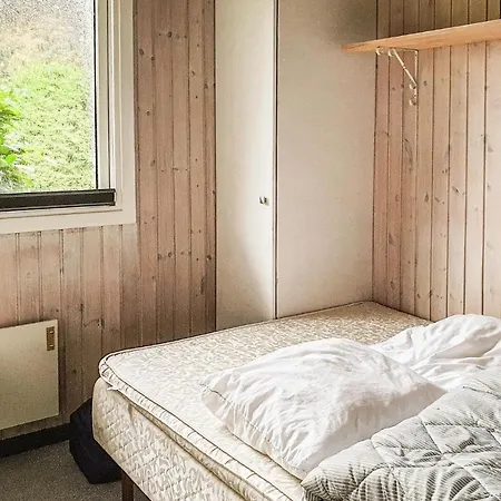 Pet Friendly In With Kitchen *