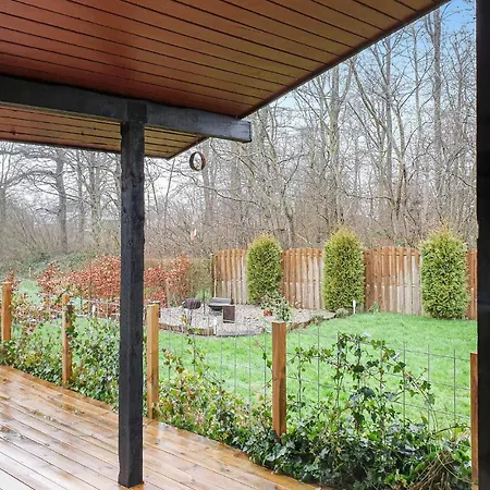 Pet Friendly In With Kitchen *