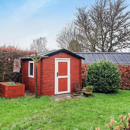 Pet Friendly In With Kitchen