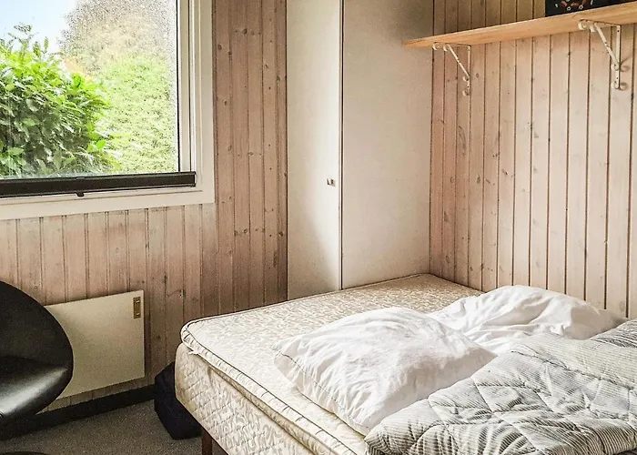 Pet Friendly In With Kitchen *