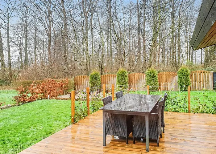 Pet Friendly In With Kitchen *