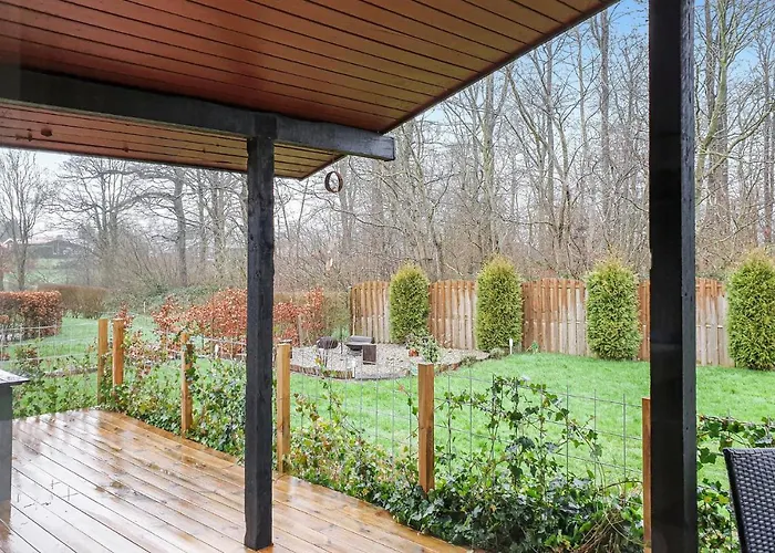 Pet Friendly In With Kitchen *