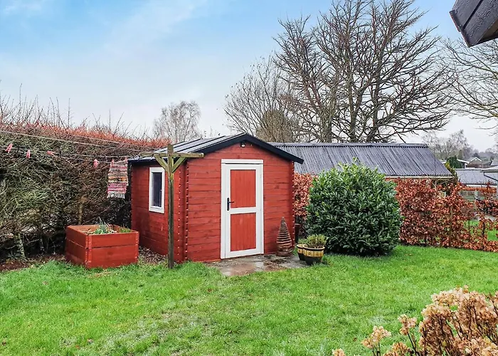 Pet Friendly In With Kitchen