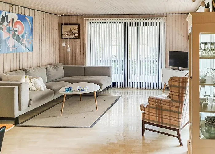 Pet Friendly In With Kitchen Hejls